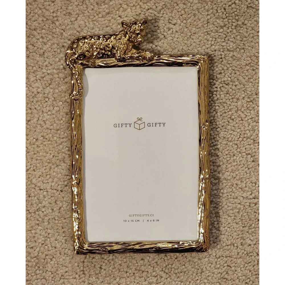 Gold toned Leopard Photo Frame / 4x6 in Vertical Display